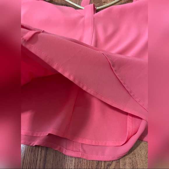 ❤️SOLD❤️BCBG Maxazria Gold Rope V-Neck Coral Tank top size Small - Picture 8 of 9